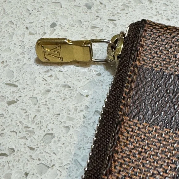 Louis Vuitton Authentic card pouch - Picture 2 of 7